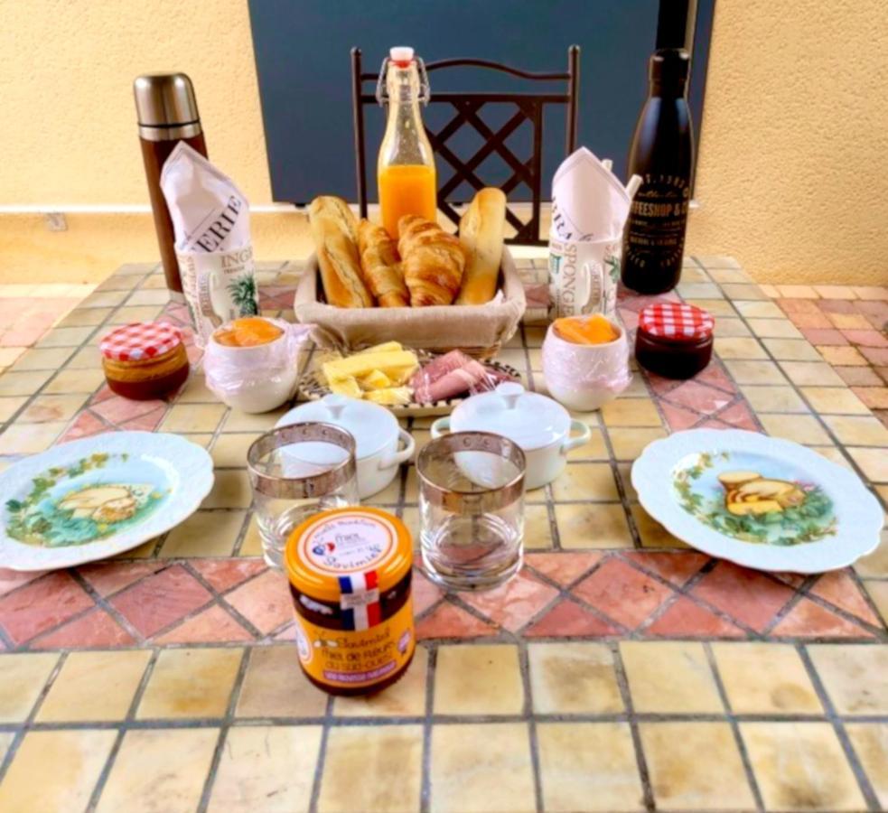 Au Son De L Angelus Bed & Breakfast Moncrabeau Eksteriør bilde